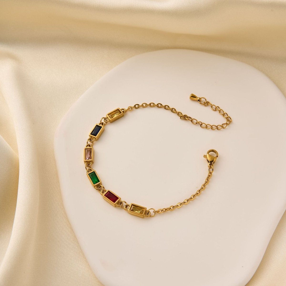 Retro Geometric Crystal Embedded Titanium Steel Bracelet For Women - TIRAAYA