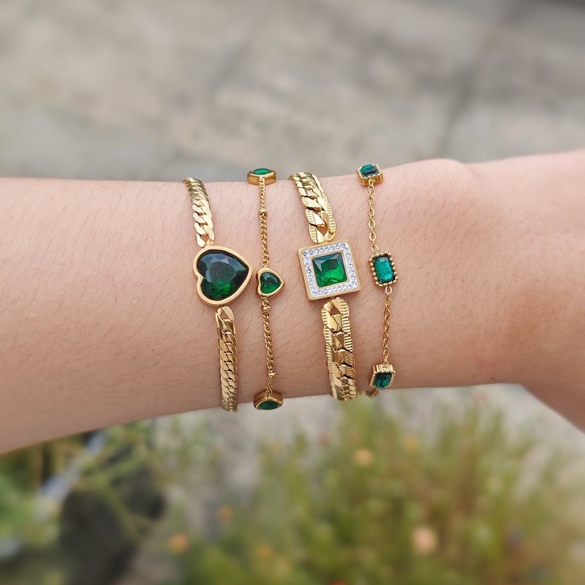 Vintage Heart Green Bracelet With Gold Plated Finish - TIRAAYA