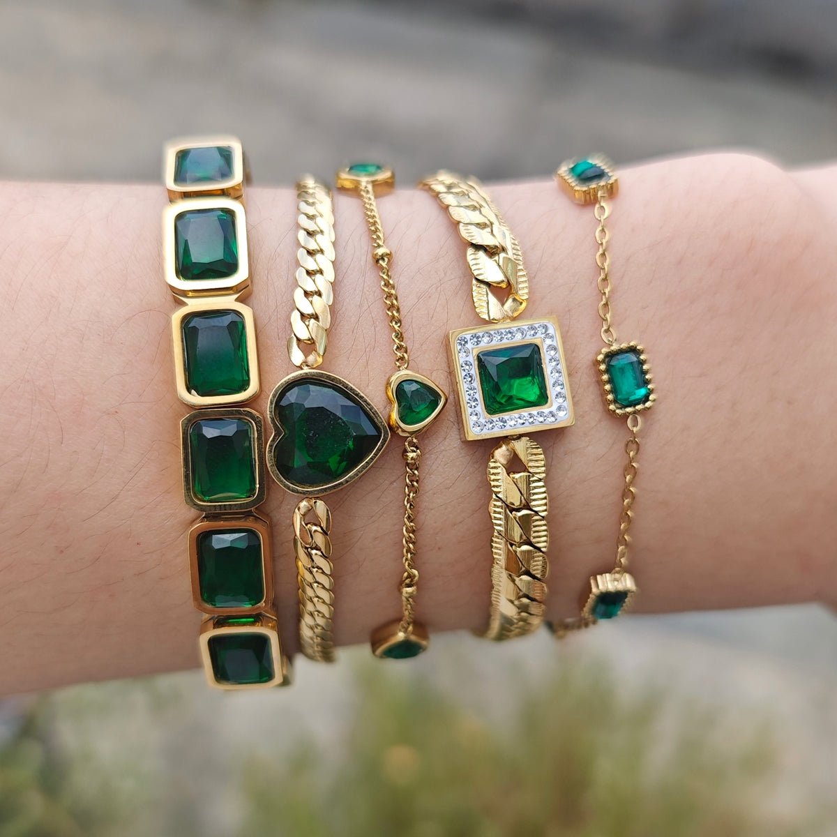 Vintage Heart Green Bracelet With Gold Plated Finish - TIRAAYA